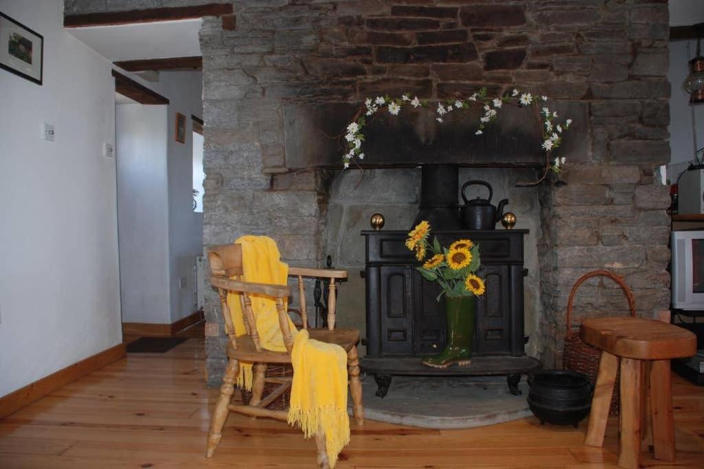 Carrowauff Red Stonecutters Cottage, Doolin מראה חיצוני תמונה